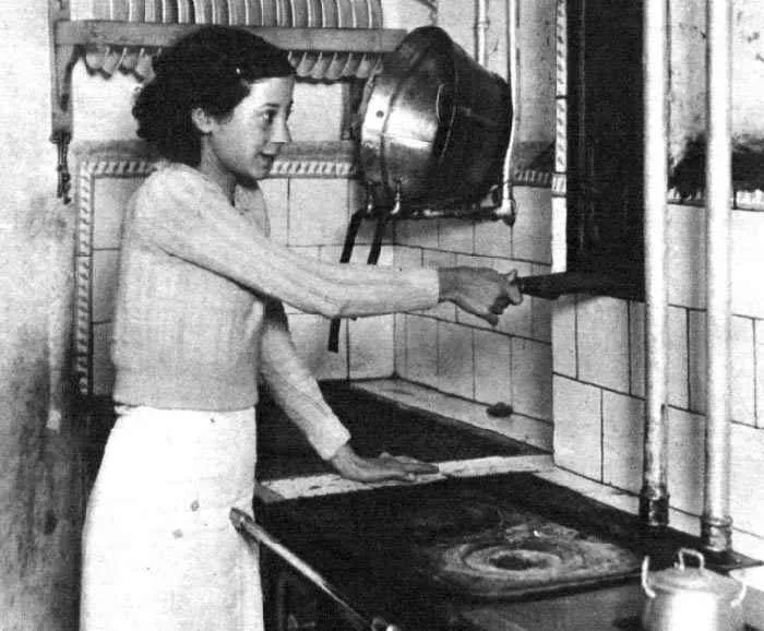 Pascuala Alcocer, empleada del servicio - Archivo fotográfico Zaragoza