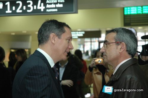 El presidente de la Diputación de Lérida Jaume Gilabert y Alfredo Durán responsable de RENFE El presidente de la Diputación de Lérida Jaume Gilabert y Alfredo Durán responsable de RENFE