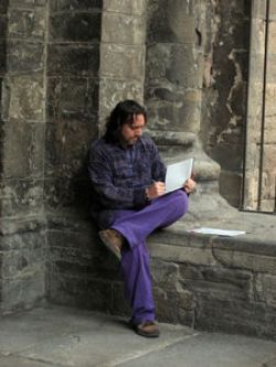 El ilustrador y escritor aragonés Chema Lera presenta "Aragón misterioso"