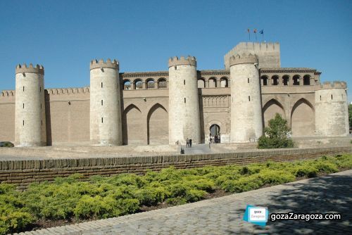 El Palacio de la Aljafería sede de las Cortes El Palacio de la Aljafería sede de las Cortes