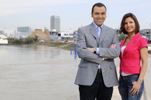 Samuel Barraguer y Miriam Sánchez, presentadores del programa especial “Expo 2008. Ceremonia inaugural" Samuel Barraguer y Miriam Sánchez, presentadores del programa especial “Expo 2008. Ceremonia inaugural"