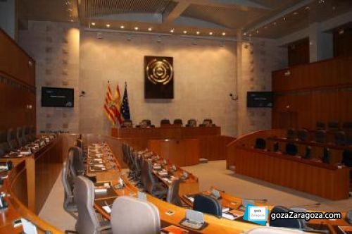 En las Cortes, todo está preparado para recibir a los grupos políticos En las Cortes, todo está preparado para recibir a los grupos políticos
