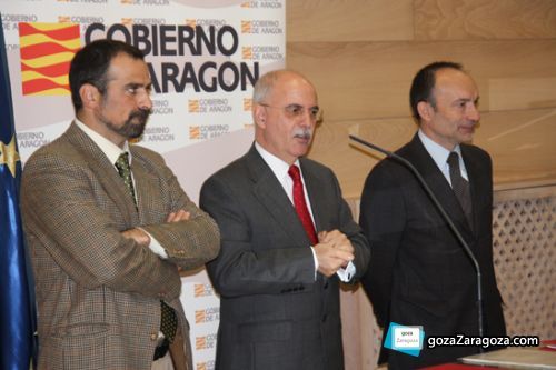 Pablo Martín-Retorillo, presidente de Avalia, el Consejero de Economía, Hacienda y Empleo del Gobierno de Aragón, Larraz, y Ramón Tejedor, director general de la Corporación Aragonesa de Radio y Televisión (CARTV) Pablo Martín-Retorillo, presidente de Avalia, el Consejero de Economía, Hacienda y Empleo del Gobierno de Aragón, Larraz, y Ramón Tejedor, director general de la Corporación Aragonesa de Radio y Televisión (CARTV)